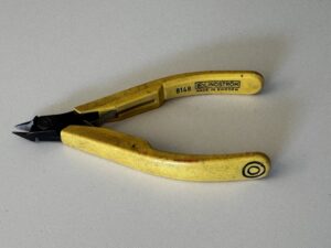 Electronics pliers