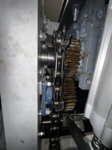 Lubricates the gears