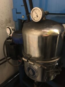 Europafilter for filtering and separating water in the hydraulic oil